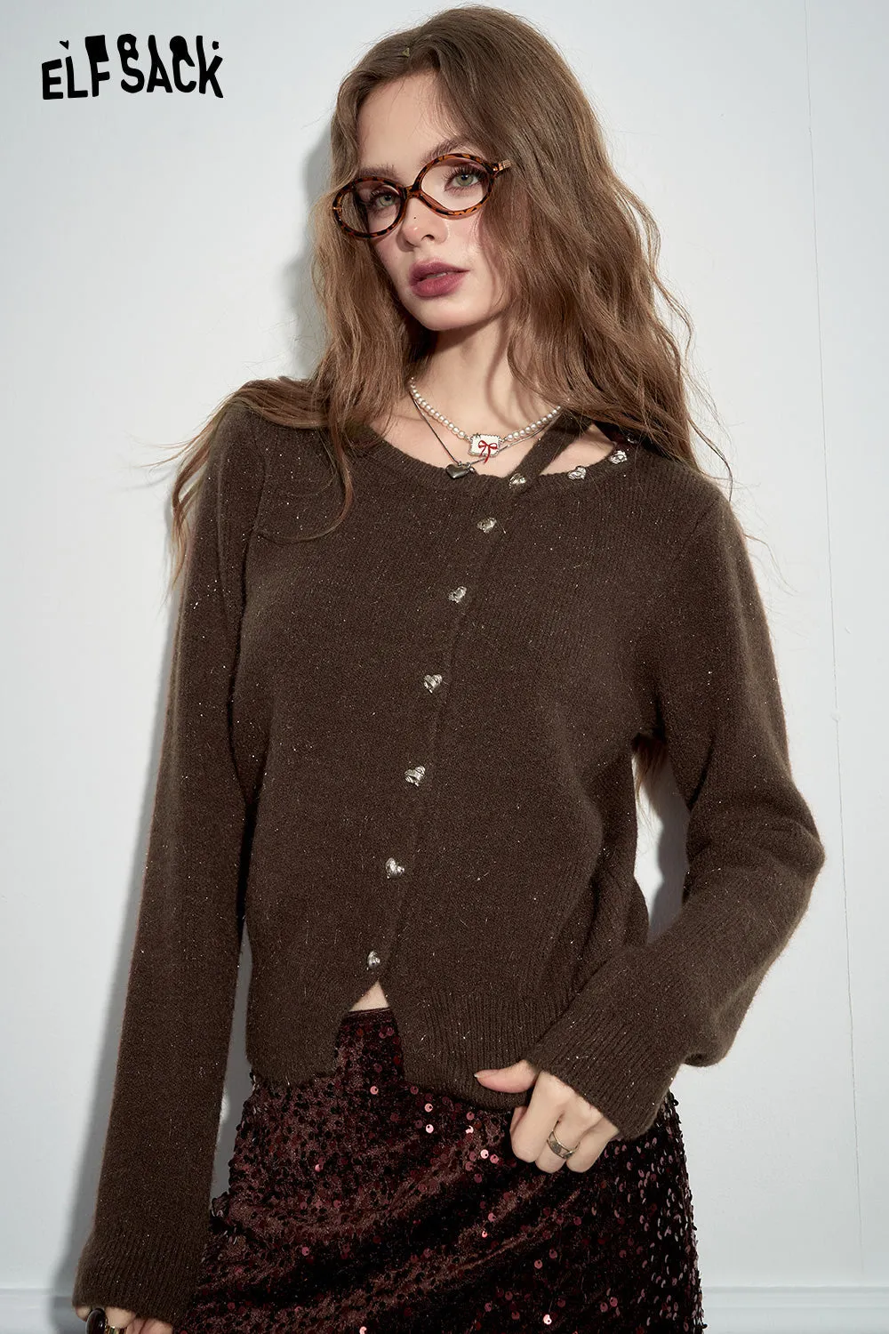 ELFSACK 2024 Winter New Arrivals Red retro fine sparkling hanging neck knitted sweater for women's Christmas outfit, elegant base shirt