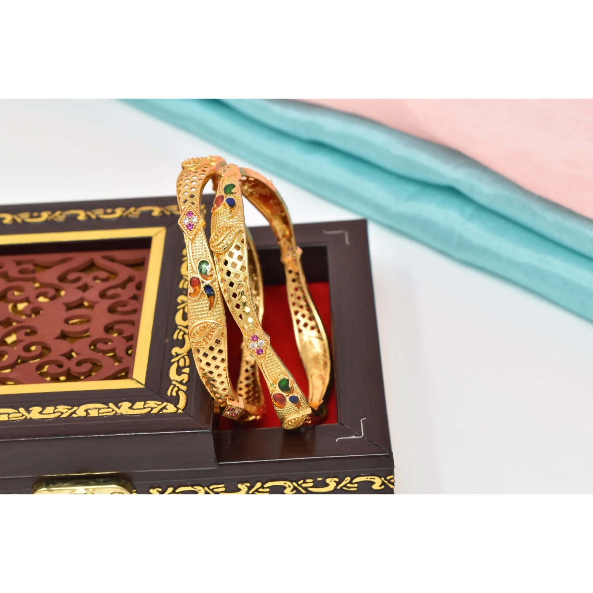 Gilded Fusion: Sparkling Wrist Treasure