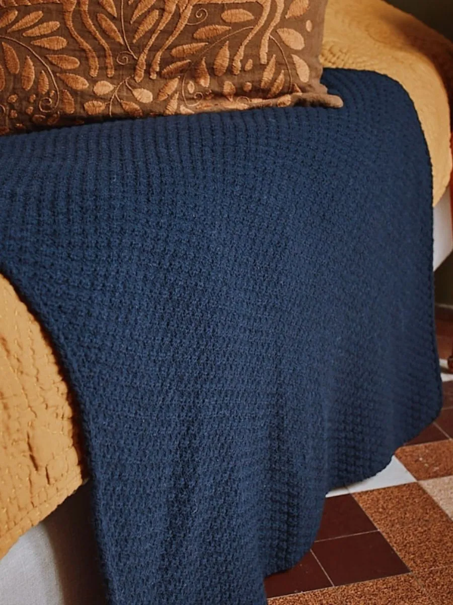 ISABELLE Sofa Throw Blanket in Merino Wool - Navy