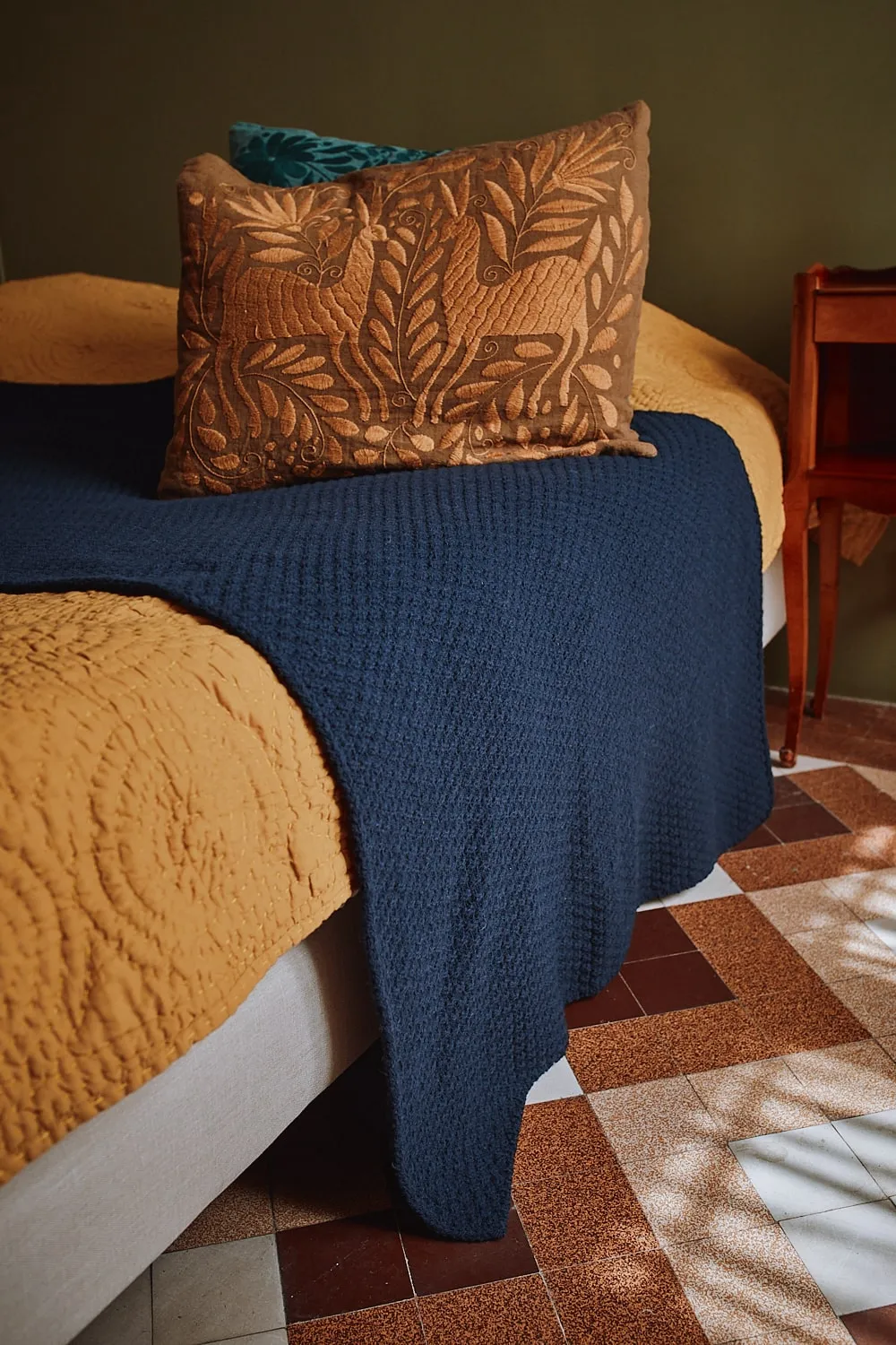 ISABELLE Sofa Throw Blanket in Merino Wool - Navy