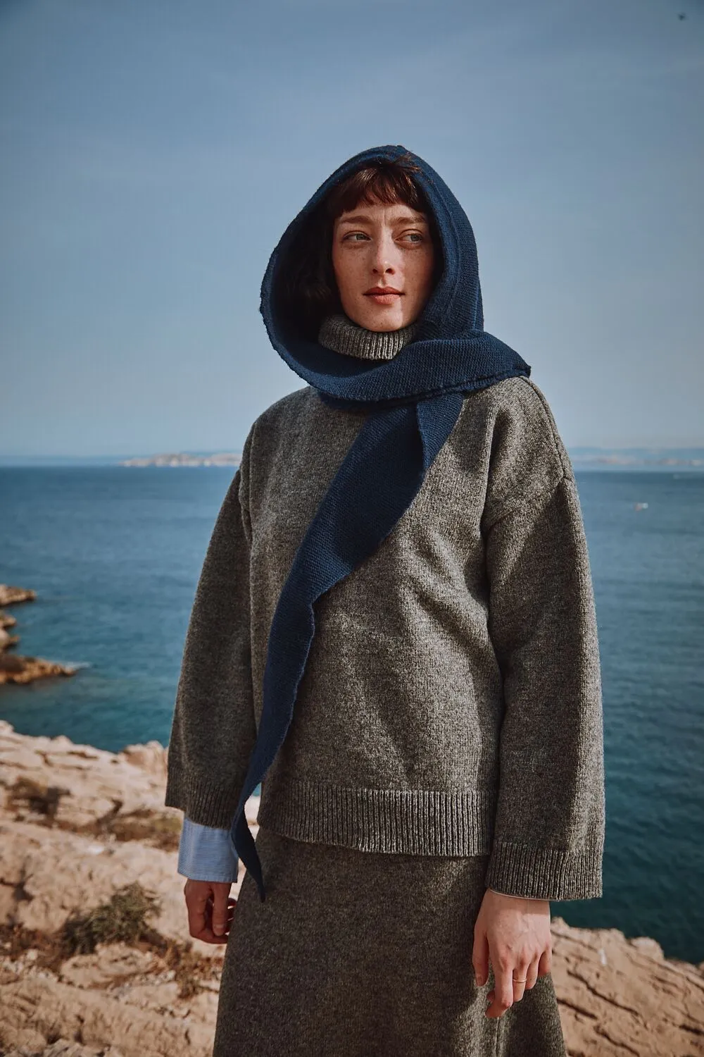 ROMANE 2-in-1 Scarf-Hat in Merino Wool - Navy