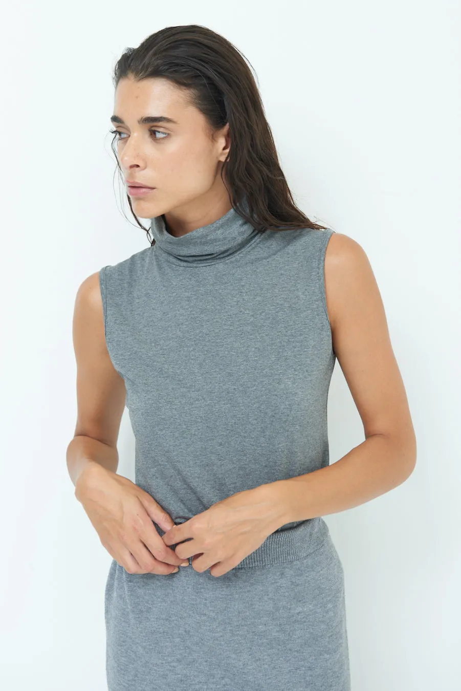 Sleeveless turtleneck top wholesale