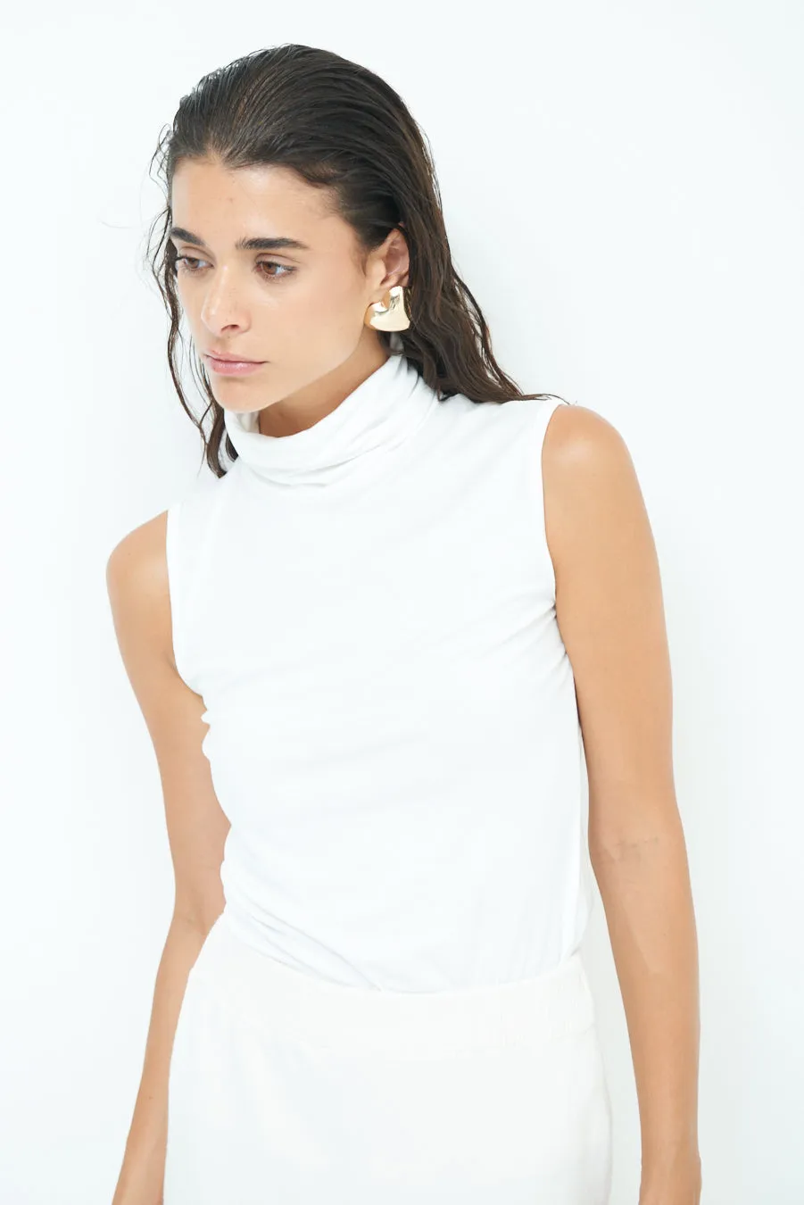 Sleeveless turtleneck top wholesale