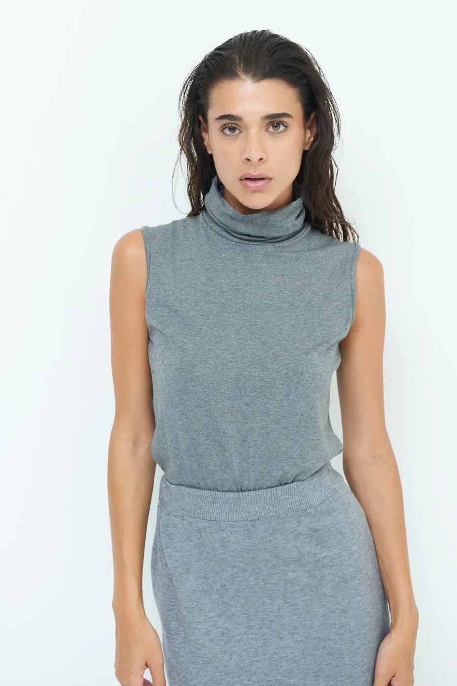 Sleeveless turtleneck top wholesale