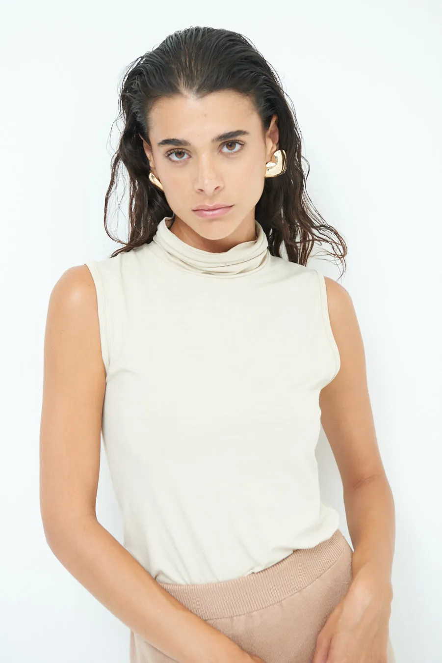 Sleeveless turtleneck top wholesale